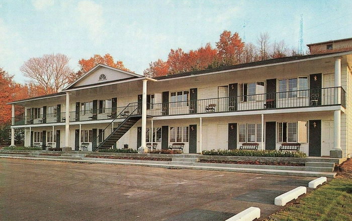 Bay Inn of Petoskey (Christiannasborg Motel) - Vintage Postcard Back